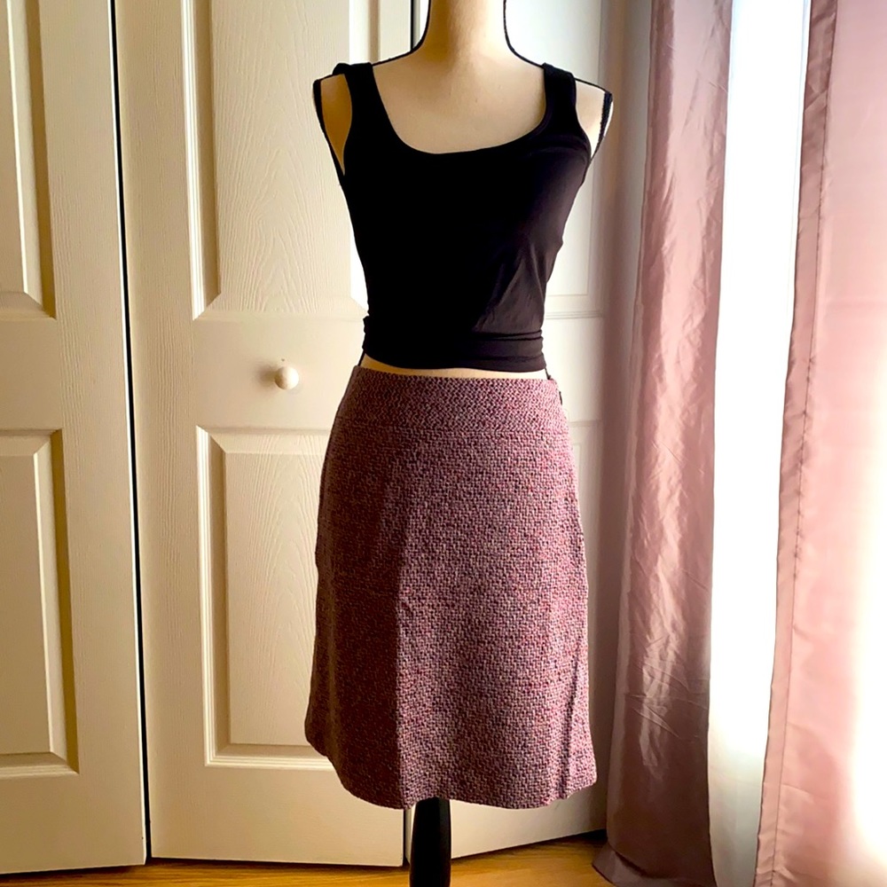 Beautiful Ann Taylor LOFT Lined Lightweight Knit Skirt